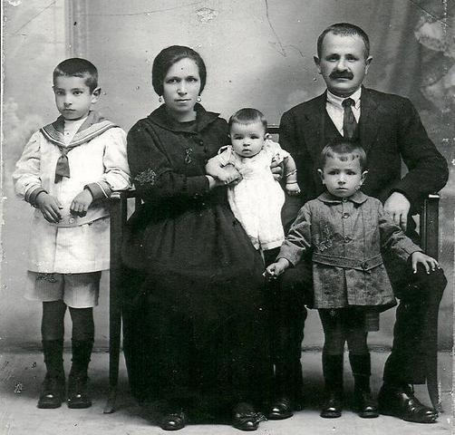 AYUDA (MEDIADOS DEL SIGLO XX)