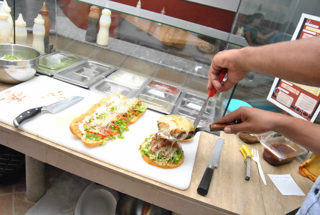 Con el tiempo graduarme de la universidad y poner mi propio restaurante en Colombia o si dios quiere fuera del país