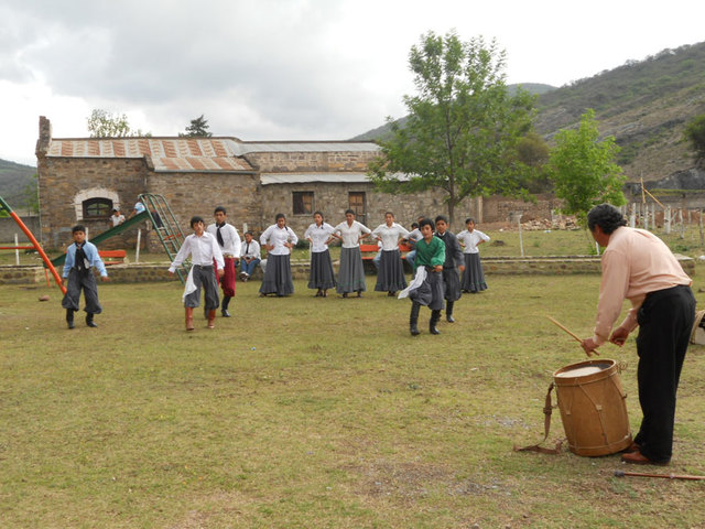 "RESPONDE" es una ONG constituida legalmente en 1999 como asociación sin fines de lucro, con el objeto de realizar un trabajo con turismo en pueblos rurales