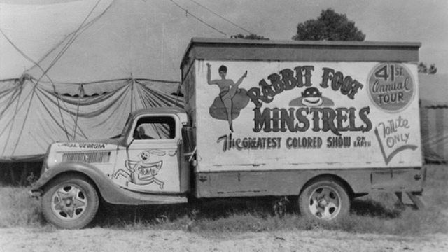 Starts playing with Rabbit Foot Minstrels