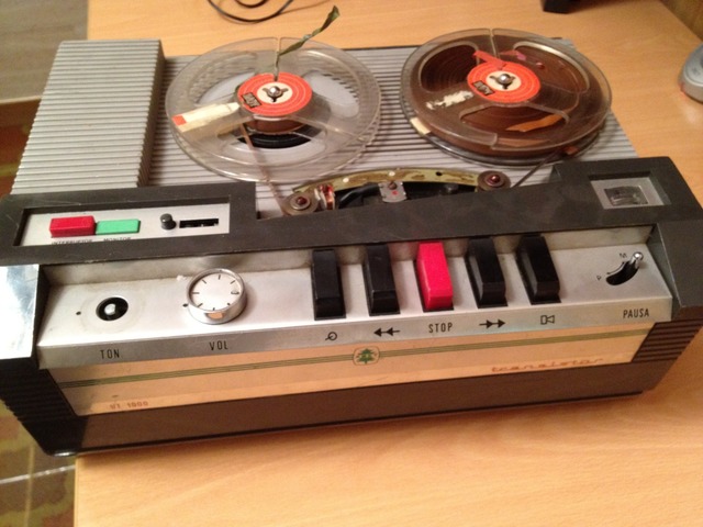 Se inventa el transistor