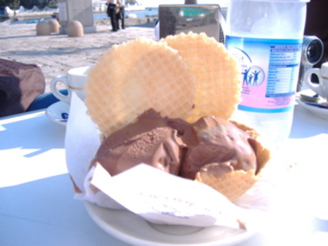 Sicilian-born Francesco Procopio dei Coltelli opens up a gelato shop (gelateria) in Paris called "Cafe Procope".