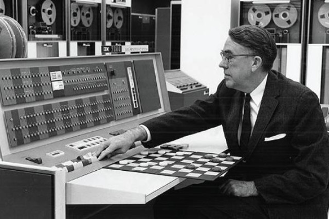 Se acuña el termino IA en Dartmouth