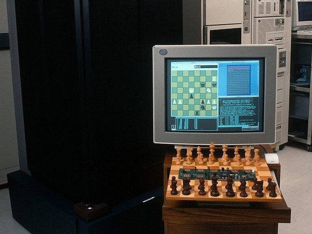 IBM, Crea la computadora autónoma Deep Blue,&nbsp;una supercomputadora desarrollada por el fabricante estadounidense IBM para jugar al ajedrez.&nbsp;