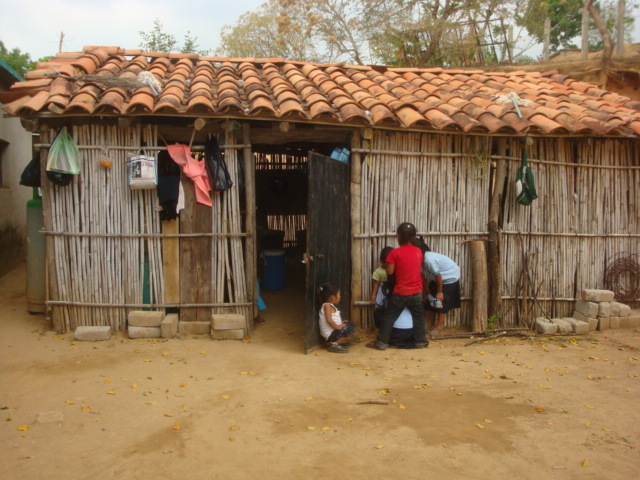Se promueve educación primaria a distancia en sectores marginados