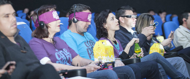 Personas con discapacidad visual y auditiva disfrutaron de nueva sala múltiplex