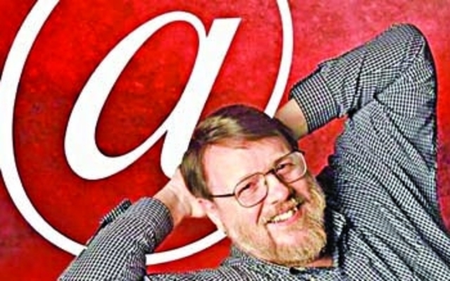 Se creo la primera aplicacion de correo electronica llamada SNDMSG