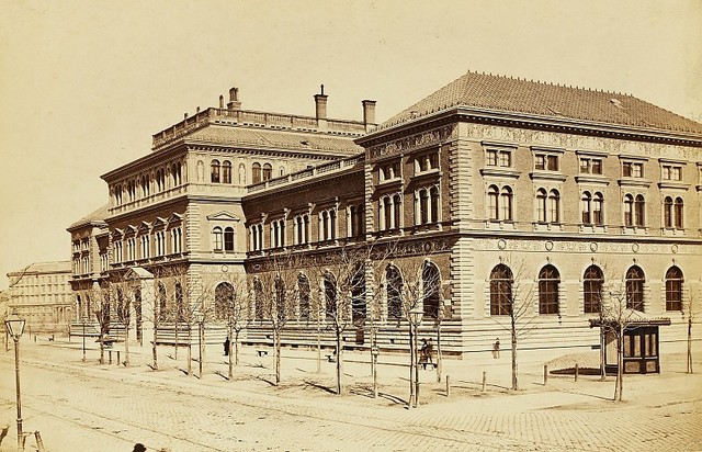 Fundación de la escuela de diseño central School of arts and Crafts