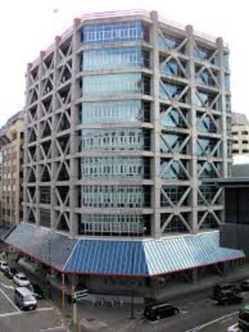 Earthquake resistant building