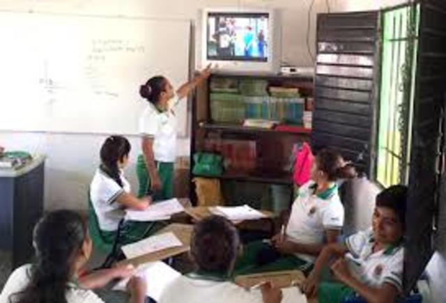 Nace la Telesecundaria