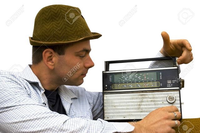 1era Enseñanza por radio inicia en EUROPA