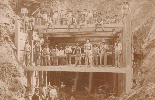 Inicia-se a Construção da Ferrovia