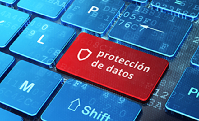 Se aprueba el dictamen que reconocía el derecho a la protección de datos personales como una garantía fundamental y autónoma.