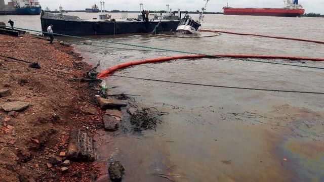 Derrame en el Río Paraná