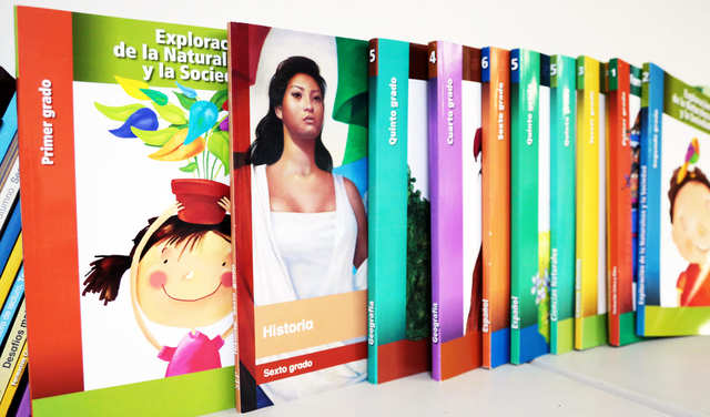 Libros de texto gratuitos en México