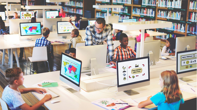 Se incorpora el internet a las clases presenciales