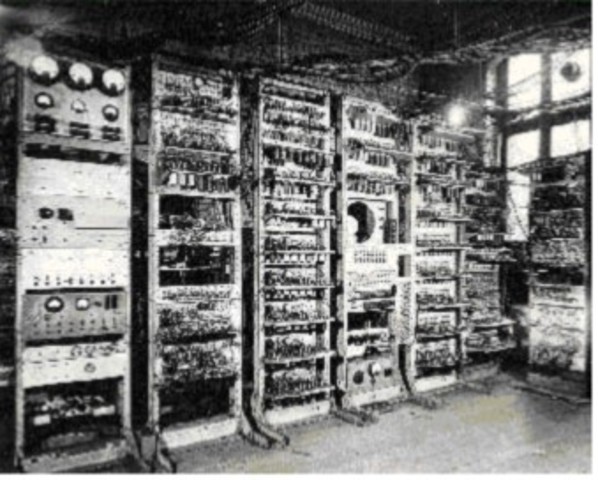 PRIMERA GENERACIÓN DEL COMPUTADOR