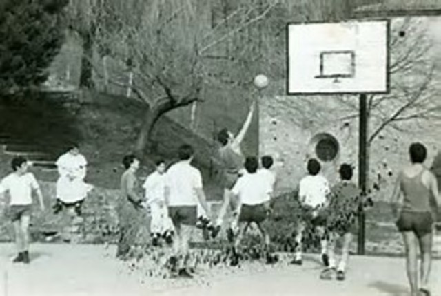 Primer partido de baloncesto (9 contra 9)