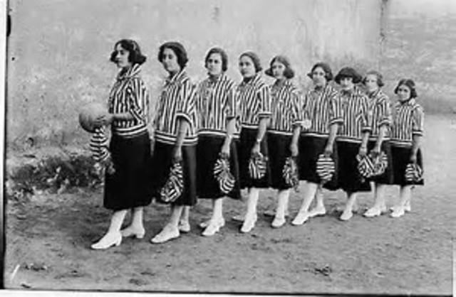 Comenzo el baloncesto femenino