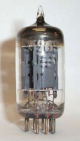 Primeira Geração ( 1940 - 1955 ) - Era das Vávulas