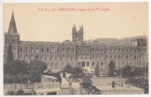 Inicia sus estudios.