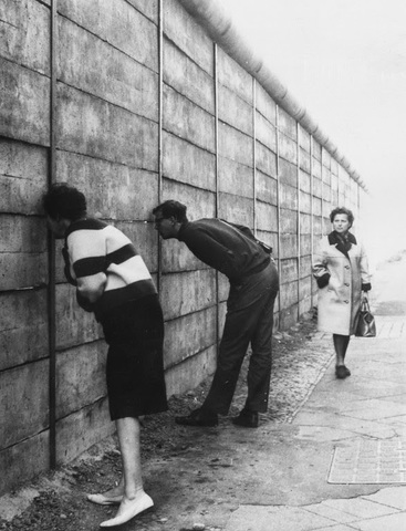 Building of Berlin Wall