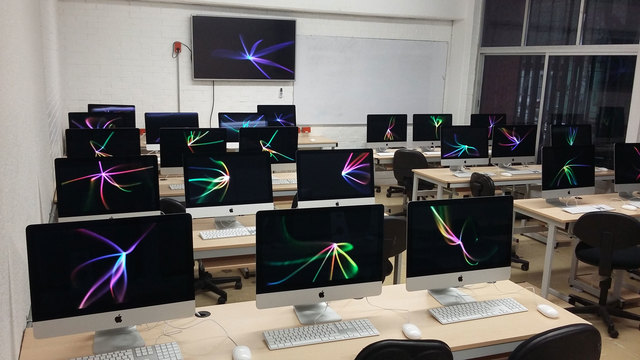 Incorporacion de equipos informaticos y pizarras digitales