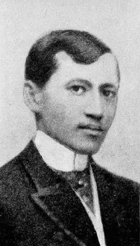 Comienza como novicio.