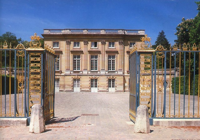 PETIT TRIANON