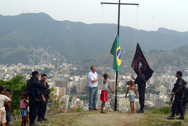 Inauguration of UPP Macacos