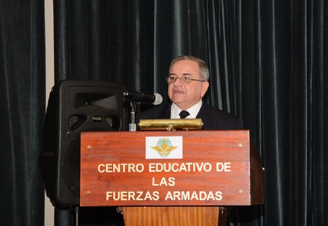 Cursos sobre "Táctica y Estrategia" y Derecho Internacional dictado desde la Escuela de Guerra de la Armada