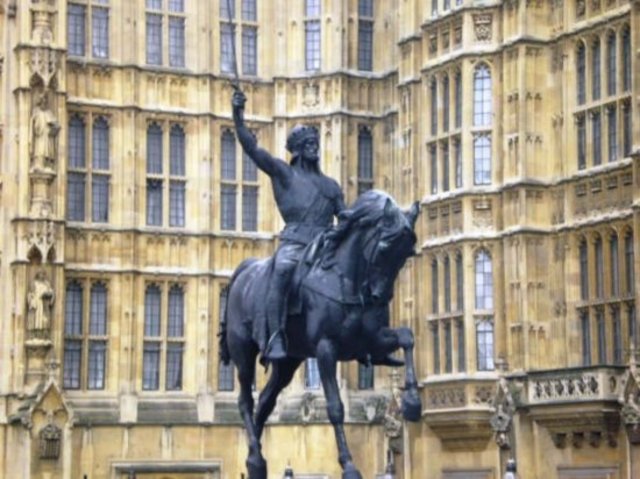 statue of wesminister