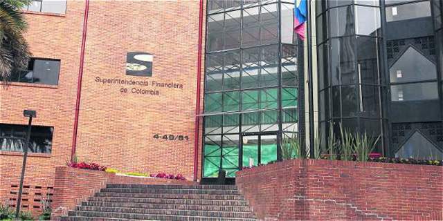 se crea la superintendencia financiera en colombia