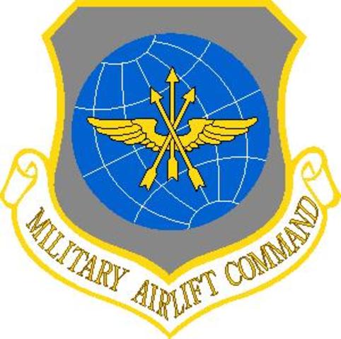 Ejemplo 12. U.S. Military Airlift Command