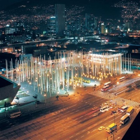 Plaza cisneros noche