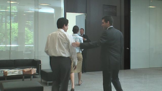 Se le permite recibir candidatos.