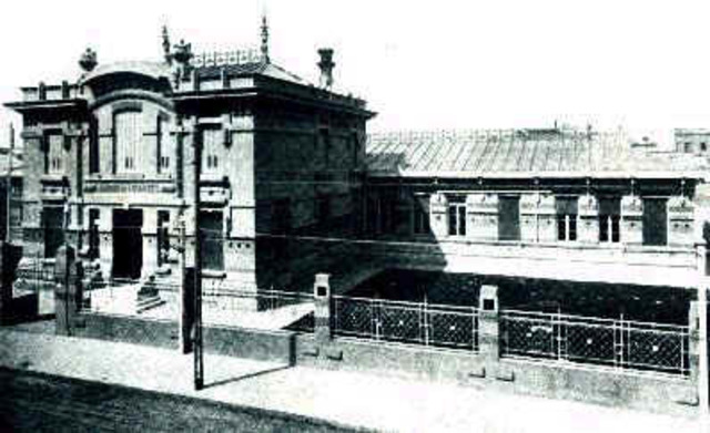 Funda y dirige el primer Jardín de Infantes