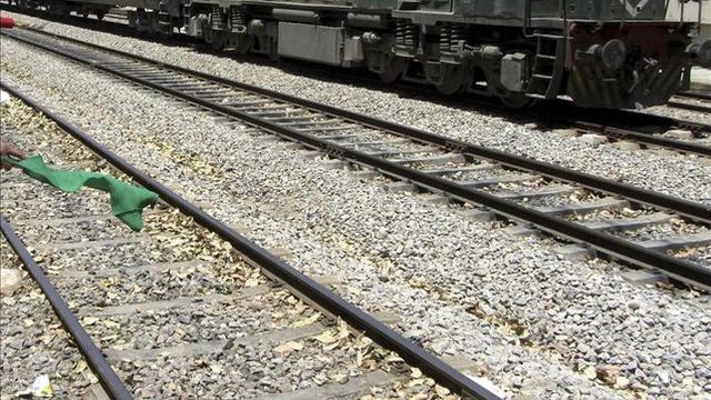 Pakistán inaugura su primera línea de ferrocarril, entre Karachi y Kotri.