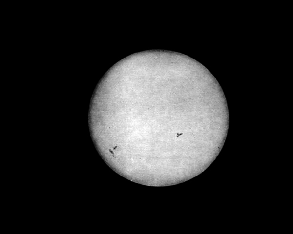 Primera fotografía del Sol