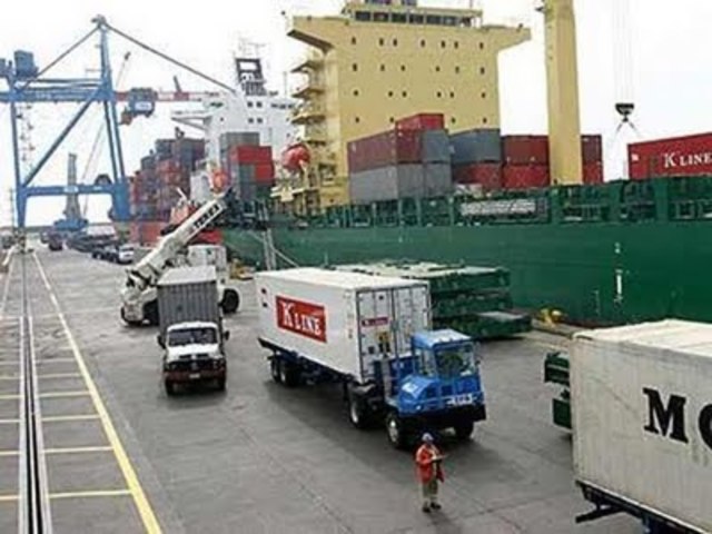 Jones imparte "La Industria Distributiva y reguladora en EE.UU Michegan".