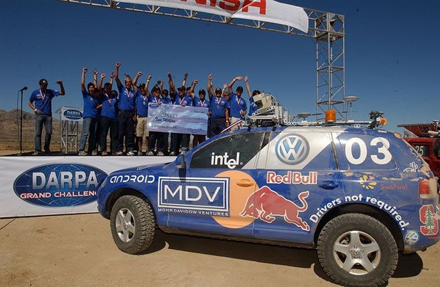 El vehículo autónomo de Stanford gana el "Grand Challenge" 2005 DARPA