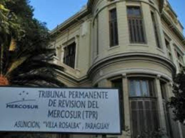 Entra en funcionamiento el Tribunal Permanente de Revisión (TPR) del Mercosur, con sede en Asunción.