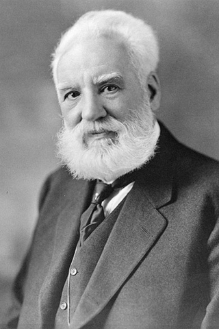 En 1877 el inventor Alexander Graham Bell construyó el primer teléfono capaz de transmitir y recibir voz humana con muy buena calidad.
