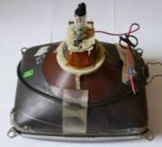 Karl Ferdinand Braun construye el primer tubo catódico