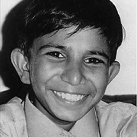 Es asesinado a balazos el niño Iqbal Masih (12), símbolo de la lucha contra la esclavitud infantil