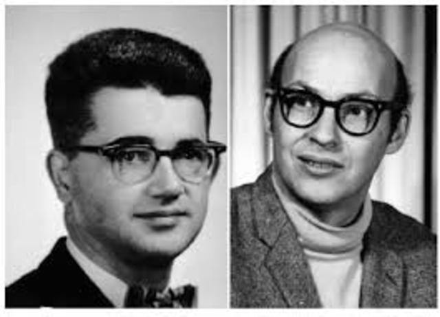 Se diseña el primer programa capaz de aprender por experiencia.