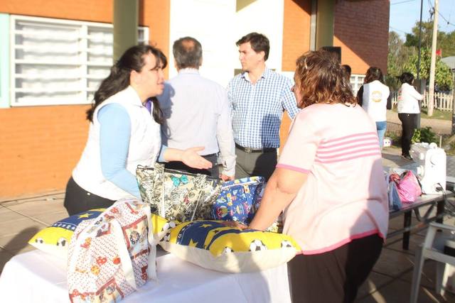 VIERNES 08:00 A 11:30 HS