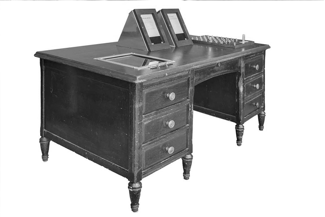 1945, Memex - Dispositivo de base de datos; Permite almacenar cualquier tipo de datos.