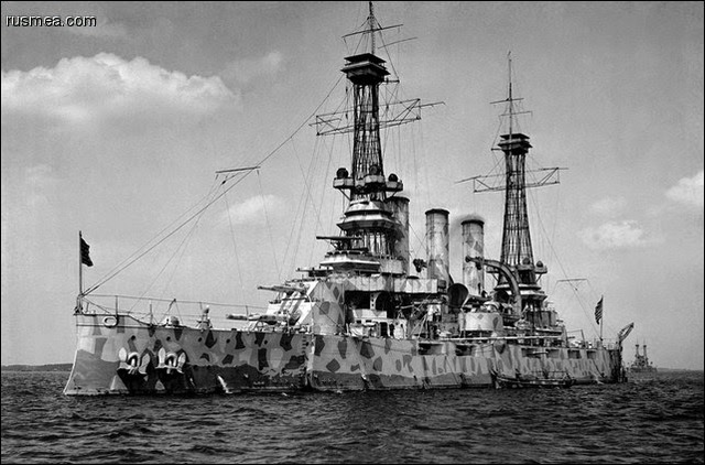 Navios Americanos são bomardeados