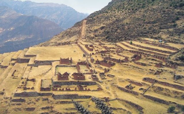 Factor político (Inca): Ataque a Cusco y reinado de Pachacuti